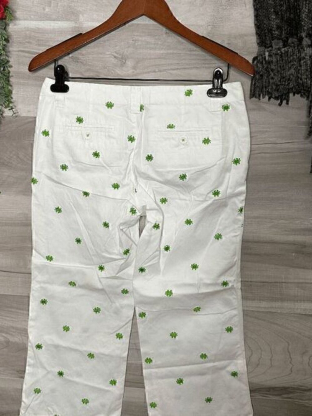 Lilly Pulitzer Palm Beach Fit White Green Crabby Preppy Capri Pants Size 2 - Picture 3 of 6